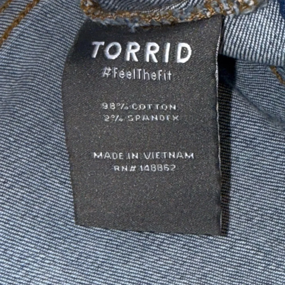 Torrid Blue Denim Vest with Button Accents 00 - Picture 4 of 7